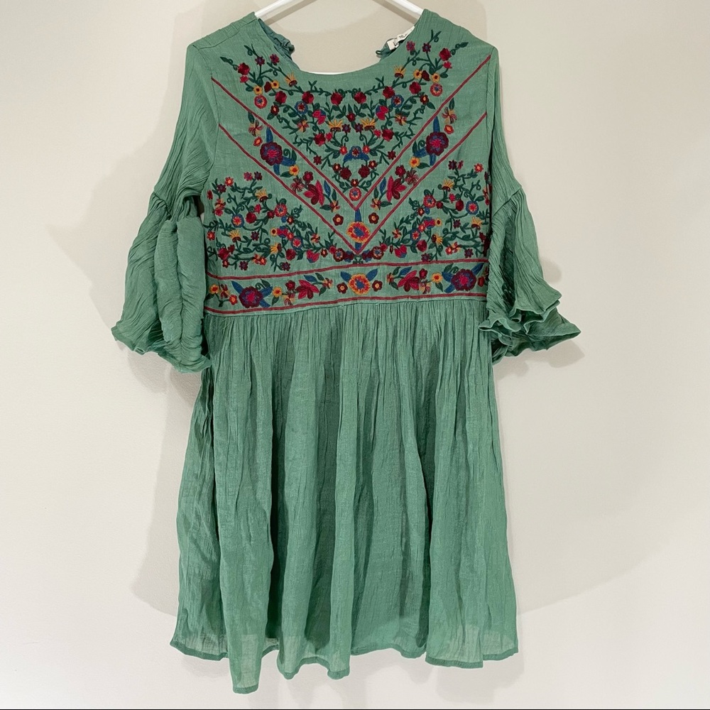 Lemon Tree Boho Embroidered Floral Top Size L